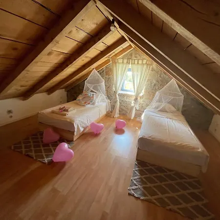 Prázdninový dům Toni By Botanica Traditional Stone House *