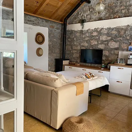 Toni By Botanica Traditional Stone House Holiday home Trbounje