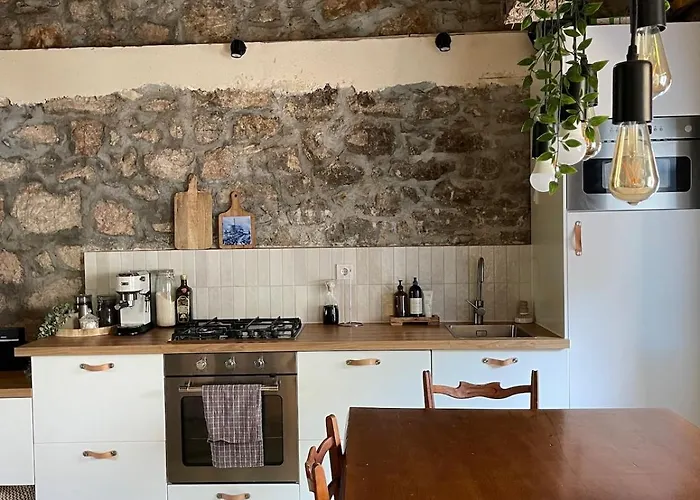 Toni By Botanica Traditional Stone House Nyaraló *