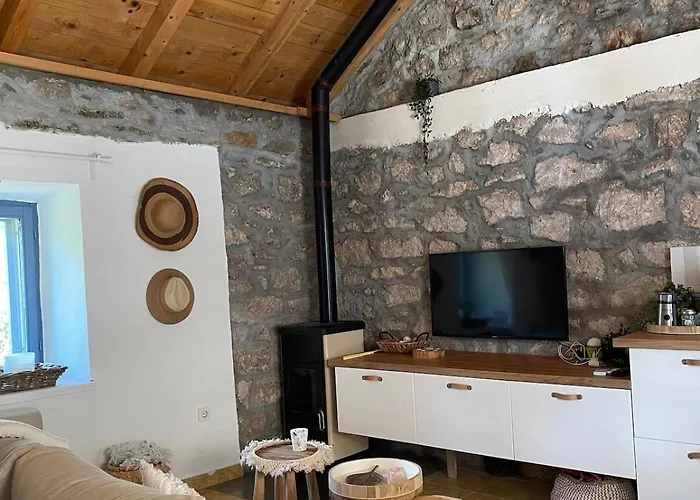 Nyaraló Toni By Botanica Traditional Stone House *