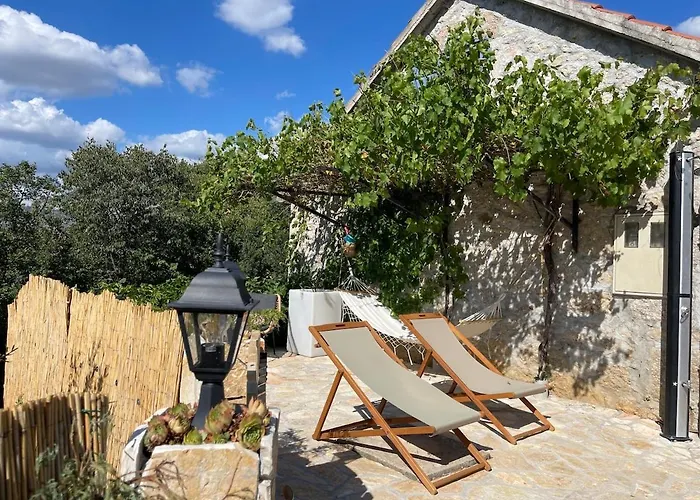 Vikendica Toni By Botanica Traditional Stone House