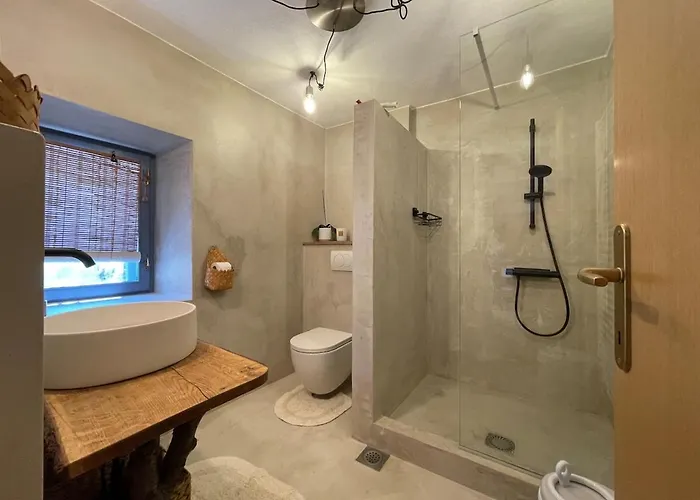 Toni By Botanica Traditional Stone House *